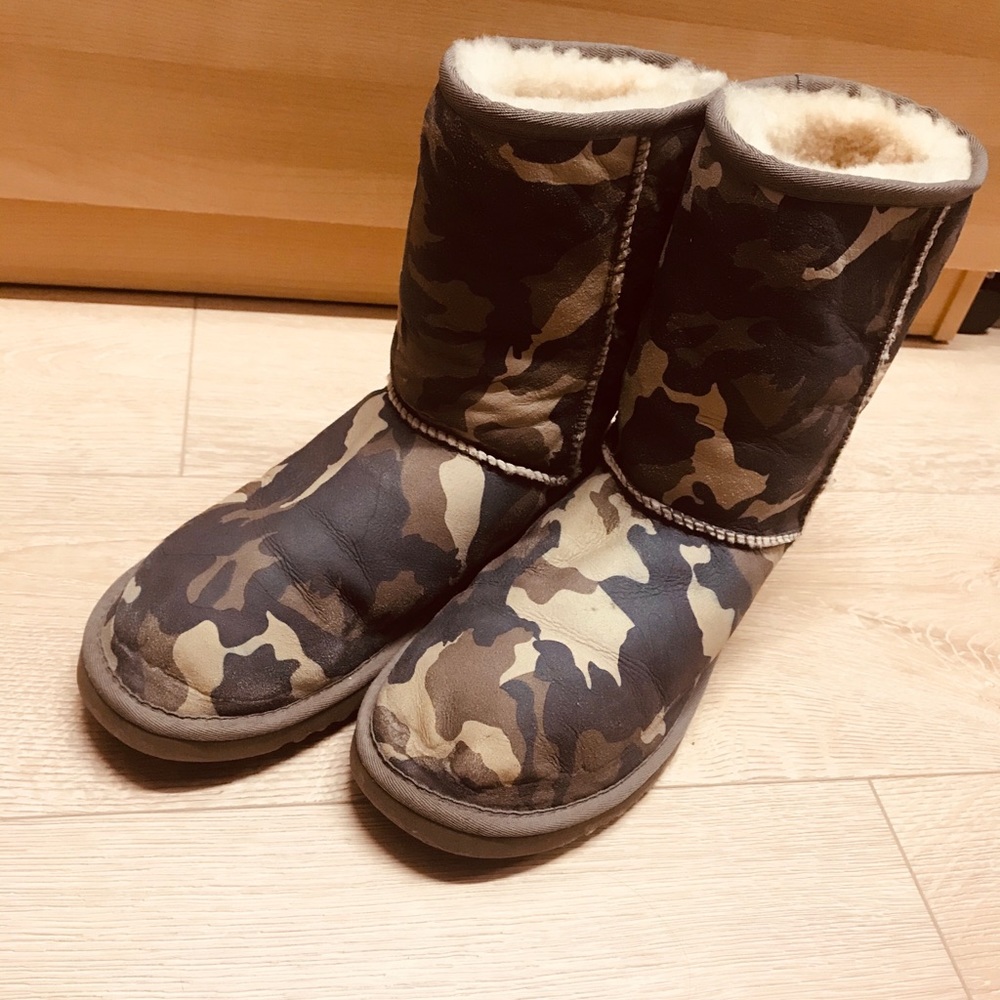 Ugg camo print boots size w9